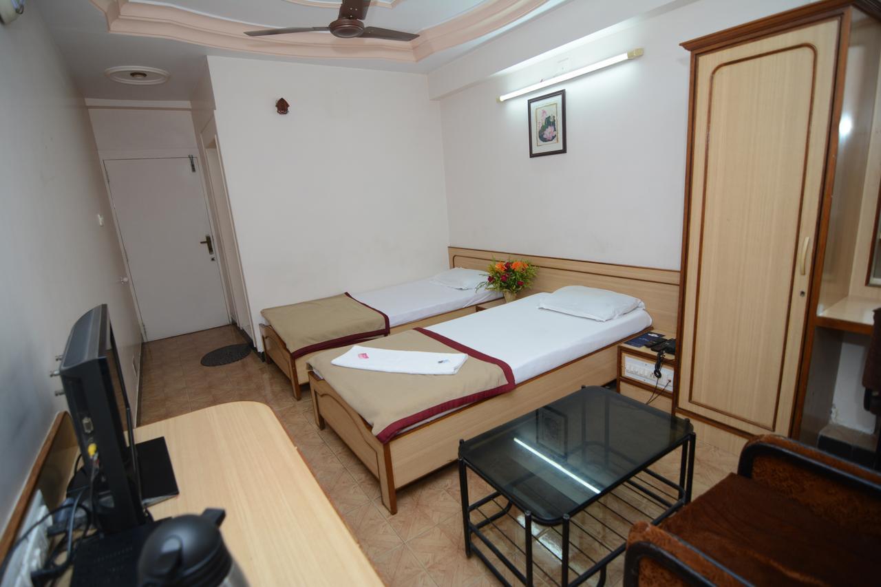 Hotel Kirti Jāmnagar Εξωτερικό φωτογραφία