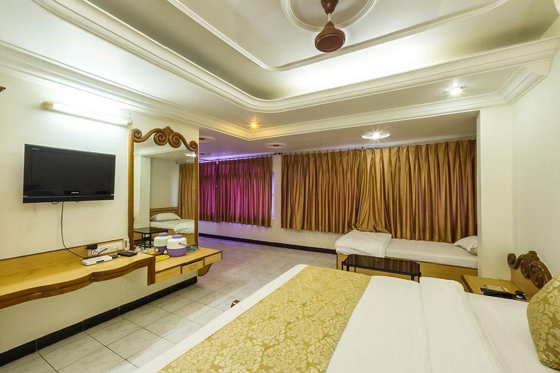 Hotel Kirti Jāmnagar Εξωτερικό φωτογραφία