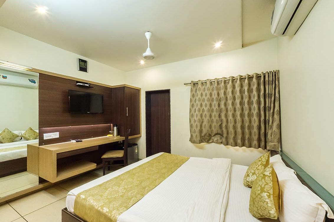 Hotel Kirti Jāmnagar Εξωτερικό φωτογραφία