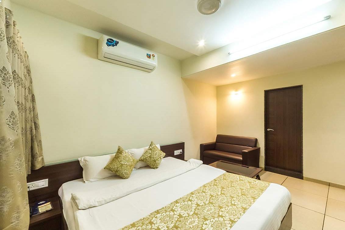 Hotel Kirti Jāmnagar Εξωτερικό φωτογραφία